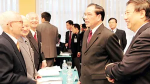 Tổng Bí thư Nông Đức Mạnh: Dù khó khăn, cán bộ ngoại giao phải nỗ lực và giữ vững phẩm chất trong sạch