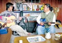 Chàng già làng dưới chân núi mẹ