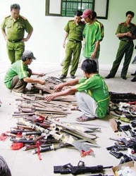 Nhận diện băng nhóm xã hội đen