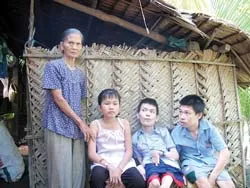 Một gia đình hoạn nạn