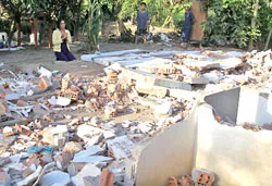 Nhà đang tranh chấp, ngang nhiên chỉ đạo… đập bỏ!