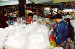 Giá gạo đột ngột tăng - Trách nhiệm từ kênh phân phối?