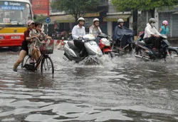 Sáng nay, TPHCM: Mưa không lớn, nhiều tuyến đường vẫn bị ngập
