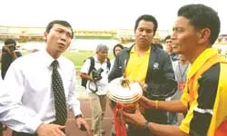 Chùm ảnh về hành động không fair-play của đội U19 Thái Lan ảnh 5 Chùm ảnh về hành động không fair-play của đội U19 Thái Lan ảnh 5