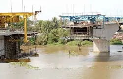 Dự án đường cao tốc TPHCM-Trung Lương: 30-8-2008 xây dựng xong cầu Tân An