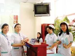 Chăm sóc bệnh nhân như chăm sóc thân nhân ảnh 2 Chăm sóc bệnh nhân như chăm sóc thân nhân ảnh 2