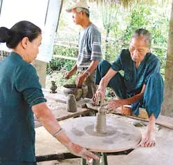 Khôi phục nghề gốm ở làng cổ phước tích