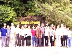 Về thăm Pác Bó