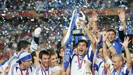 Hy Lạp bất ngờ vô địch tại Euro 2004. Hy Lạp bất ngờ vô địch tại Euro 2004.