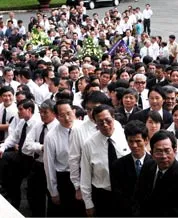 Hàng trăm đoàn đại biểu đến viếng cố Thủ tướng Võ Văn Kiệt ảnh 4 Hàng trăm đoàn đại biểu đến viếng cố Thủ tướng Võ Văn Kiệt ảnh 4