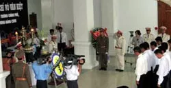 Hàng trăm đoàn đại biểu đến viếng cố Thủ tướng Võ Văn Kiệt ảnh 5 Hàng trăm đoàn đại biểu đến viếng cố Thủ tướng Võ Văn Kiệt ảnh 5