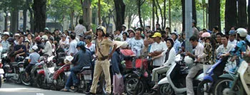 Trầm hùng Hồn tử sĩ tiễn đưa chú Sáu Dân ảnh 9 Trầm hùng Hồn tử sĩ tiễn đưa chú Sáu Dân ảnh 9