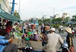 Lộn xộn chợ chiều