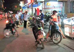 “Anh em” cột điện xuống đường ảnh 2 “Anh em” cột điện xuống đường ảnh 2