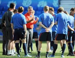 Chelsea ký... lộn người? ảnh 2 Chelsea ký... lộn người? ảnh 2