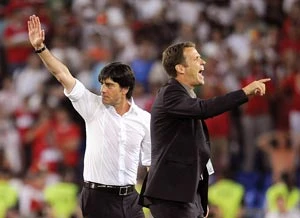 Joachim Loew “quay về với những điều cơ bản!”