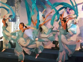 Tối qua, chung kết Mrs World Pageants 2008: Hoa hậu Nguyễn Diệu Hoa lọt vào top 5 ảnh 2 Tối qua, chung kết Mrs World Pageants 2008: Hoa hậu Nguyễn Diệu Hoa lọt vào top 5 ảnh 2