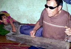 Ông lão mù và cây đàn cổ