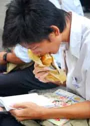Thí sinh than: Đề khó ảnh 2 Thí sinh than: Đề khó ảnh 2