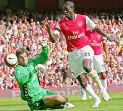 Adebayor, trò đùa 30 triệu bảng Anh ?