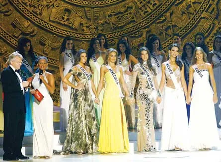 5 người đẹp vào vòng thi ứng xử gồm hoa hậu Colombia, Venezuela, CH Dominican, Mexico và Nga. Ảnh: AN DUNG 5 người đẹp vào vòng thi ứng xử gồm hoa hậu Colombia, Venezuela, CH Dominican, Mexico và Nga. Ảnh: AN DUNG