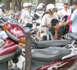 Giữ xe máy ở trung tâm quận I, TPHCM: Tính theo giờ ?