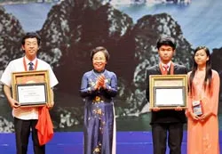 Kết thúc Olympic Vật lý quốc tế 2008: Ấn tượng về một kỳ thi đặc sắc ảnh 2 Kết thúc Olympic Vật lý quốc tế 2008: Ấn tượng về một kỳ thi đặc sắc ảnh 2