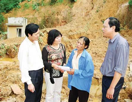 Đưa hàng tiền cứu trợ đến sớm và đúng đối tượng