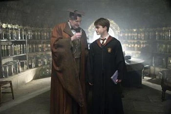 Hoãn công chiếu phim Harry Potter phần 6