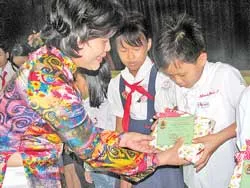 Gian nan vất vả nuôi con giỏi, dạy con ngoan