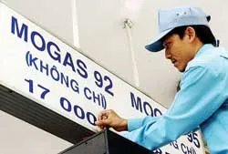 Giá xăng, dầu hỏa giảm 1.000 đồng/lít