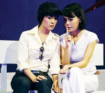 Hãy cho biết hai diễn viên trong ảnh này tên gì, tham gia tác phẩm nào, của tác giả, đạo diễn nào?