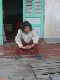 Vợ chồng thương binh già "gánh" bầy con điên ảnh 2 Vợ chồng thương binh già "gánh" bầy con điên ảnh 2