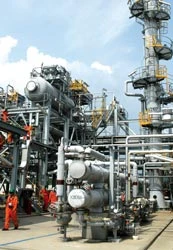 Khai thác các mỏ dầu trong thân đá móng nứt nẻ: Ngành dầu khí Việt Nam dẫn đầu thế giới