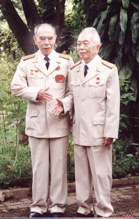Vị tướng cầm bút