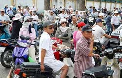 Kẹt xe trước cổng trường: Tắc lời giải ảnh 2 Kẹt xe trước cổng trường: Tắc lời giải ảnh 2
