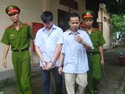 Hai tên cướp tiệm vàng lãnh 15 năm tù