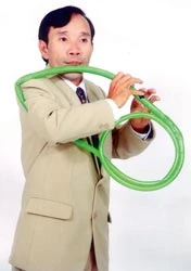 Người chơi nhạc cụ “không giống ai”
