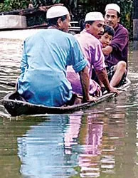 Lụt lớn ở Malaysia, Thái Lan: Hàng ngàn trẻ em nghỉ học