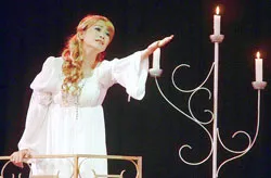 “Romeo – Juliet không trẻ mãi” và hơi thở cuộc sống