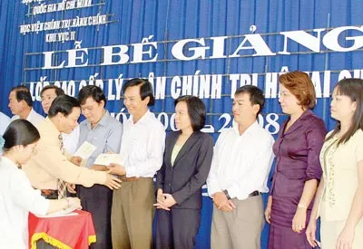 98 học viên tốt nghiệp cao cấp chính trị