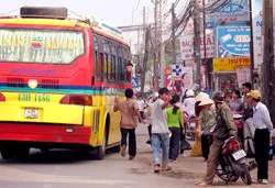 Bát nháo xe dù, bến cóc ảnh 2 Bát nháo xe dù, bến cóc ảnh 2