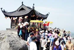Sáng nay, khai hội Yên Tử - Nhộn nhịp non tiên ảnh 2 Sáng nay, khai hội Yên Tử - Nhộn nhịp non tiên ảnh 2