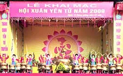 Hơn 3 vạn khách trẩy hội xuân Yên Tử ảnh 2 Hơn 3 vạn khách trẩy hội xuân Yên Tử ảnh 2