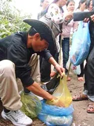 Những “hạt sạn” ở Yên Tử