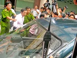 Khởi tố, bắt tạm giam nguyên giám đốc, phó giám đốc Ban Quản lý dự án đại lộ Đông Tây - Môi trường nước TPHCM