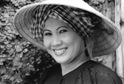 Đạo diễn Minh Nguyệt trở lại sân khấu với Cánh đồng bất tận