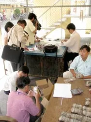 Bảo vệ người tiêu dùng: Đòi hỏi từ thực tiễn