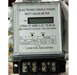 A counterfeit electronic meter produced by Linkton Vina (Photo: Tuoi Tre Online) A counterfeit electronic meter produced by Linkton Vina (Photo: Tuoi Tre Online)