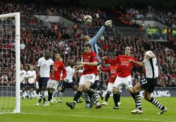 Còn ai theo được "quỷ đỏ"?